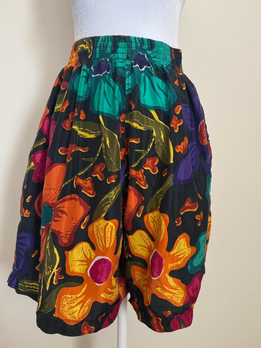 Jane Ashley Vintage Silk Shorts size Large floral print